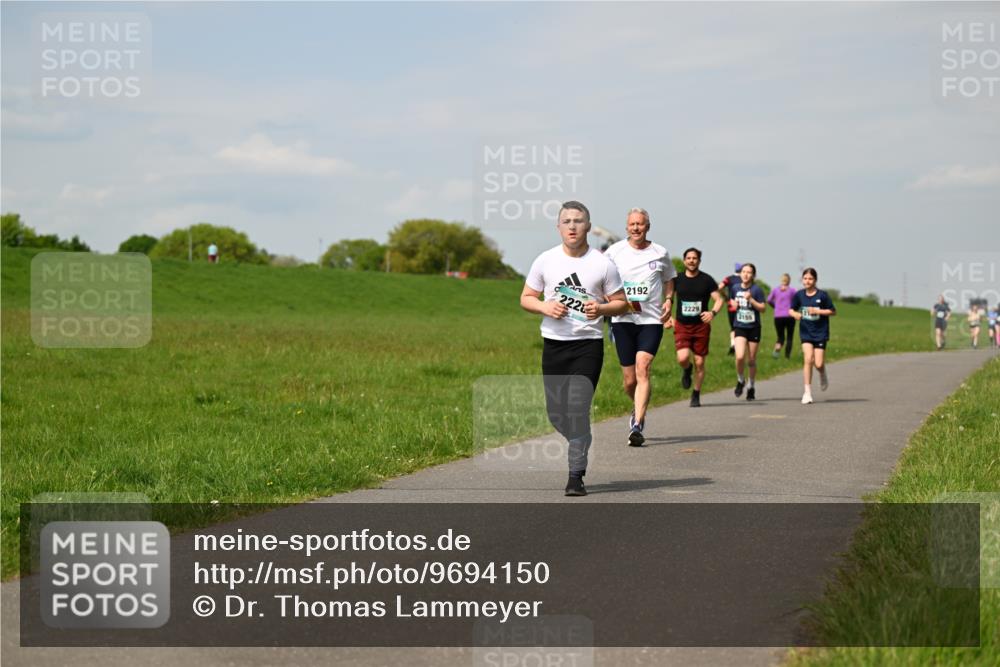 10.05.2026 - 8. Wedeler Halbmarathon Dr. Thomas Lammeyer http://msf.ph/oto/9694150 10.05.2026 11:19:00 Laufen 222, 2192, 2229, 2155 meine-sportfotos.de