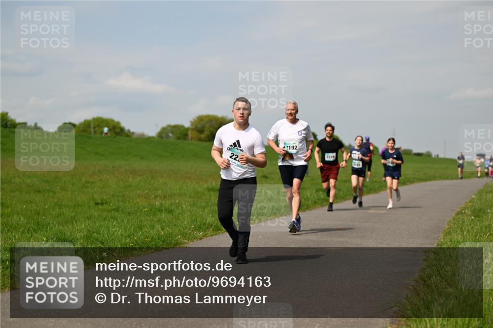 10.05.2026 - 8. Wedeler Halbmarathon Dr. Thomas Lammeyer http://msf.ph/oto/9694163 10.05.2026 11:19:00 Laufen 176, 192, 2229 meine-sportfotos.de