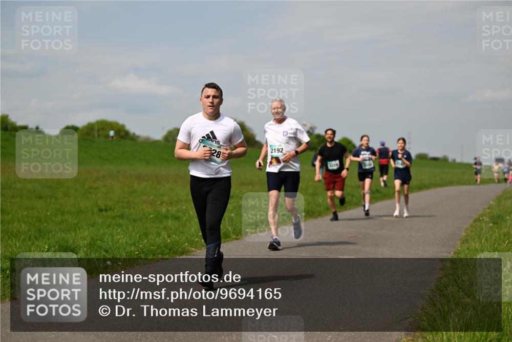 10.05.2026 - 8. Wedeler Halbmarathon Dr. Thomas Lammeyer http://msf.ph/oto/9694165 10.05.2026 11:19:01 Laufen 2192, 1229 meine-sportfotos.de