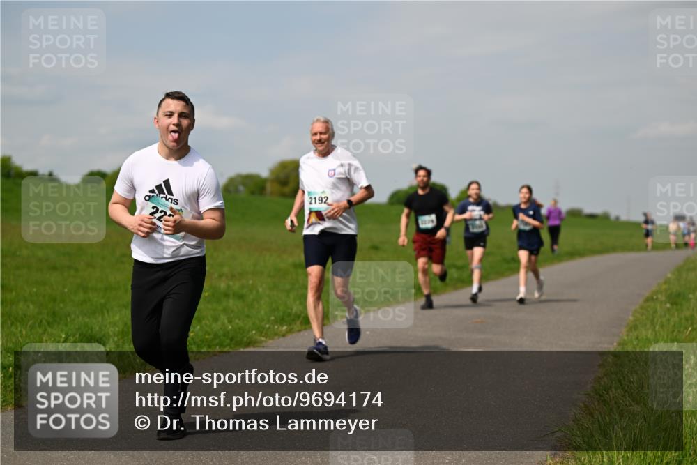 10.05.2026 - 8. Wedeler Halbmarathon Dr. Thomas Lammeyer http://msf.ph/oto/9694174 10.05.2026 11:19:02 Laufen 2192 meine-sportfotos.de