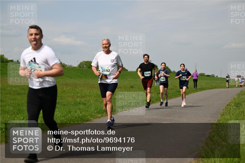 10.05.2026 - 8. Wedeler Halbmarathon Dr. Thomas Lammeyer http://msf.ph/oto/9694176 10.05.2026 11:19:02 Laufen 2192, 2229, 2155, 2147 meine-sportfotos.de