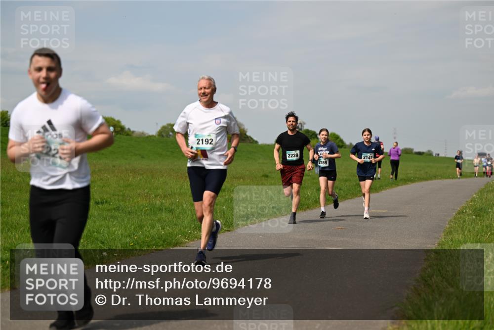 10.05.2026 - 8. Wedeler Halbmarathon Dr. Thomas Lammeyer http://msf.ph/oto/9694178 10.05.2026 11:19:02 Laufen 2192, 2229, 2155, 2147 meine-sportfotos.de