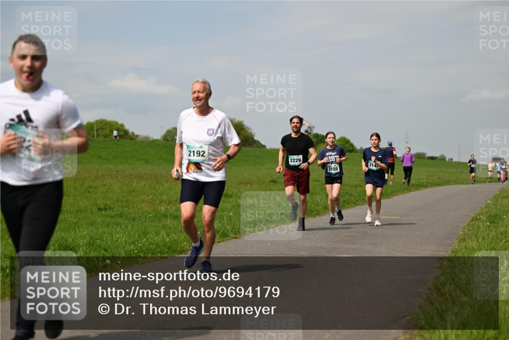 10.05.2026 - 8. Wedeler Halbmarathon Dr. Thomas Lammeyer http://msf.ph/oto/9694179 10.05.2026 11:19:02 Laufen 2192, 2229, 214, 2155 meine-sportfotos.de