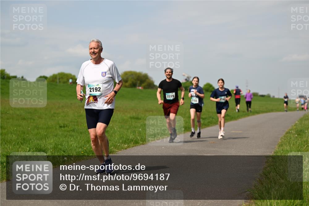 10.05.2026 - 8. Wedeler Halbmarathon Dr. Thomas Lammeyer http://msf.ph/oto/9694187 10.05.2026 11:19:03 Laufen 2192, 2229, 2155, 214 meine-sportfotos.de