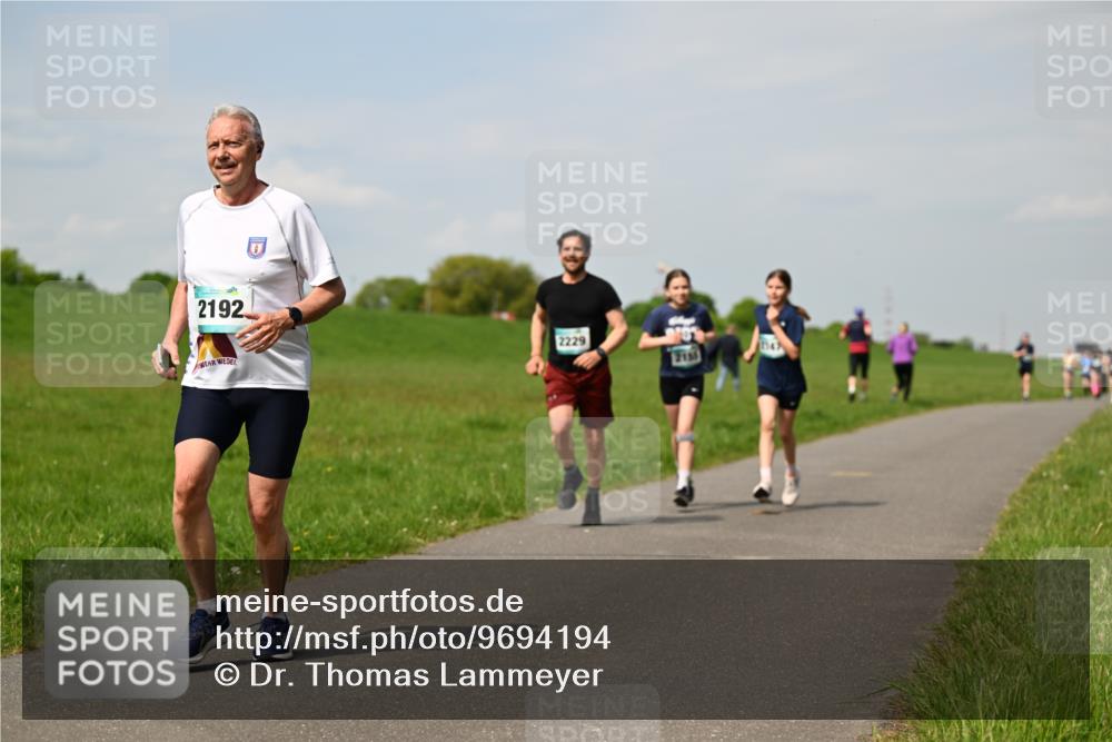 10.05.2026 - 8. Wedeler Halbmarathon Dr. Thomas Lammeyer http://msf.ph/oto/9694194 10.05.2026 11:19:03 Laufen 2192, 2229, 2155 meine-sportfotos.de