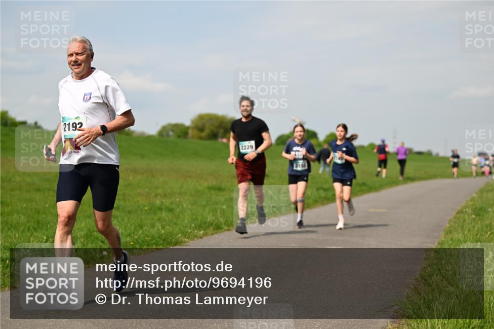 10.05.2026 - 8. Wedeler Halbmarathon Dr. Thomas Lammeyer http://msf.ph/oto/9694196 10.05.2026 11:19:03 Laufen 2192 meine-sportfotos.de