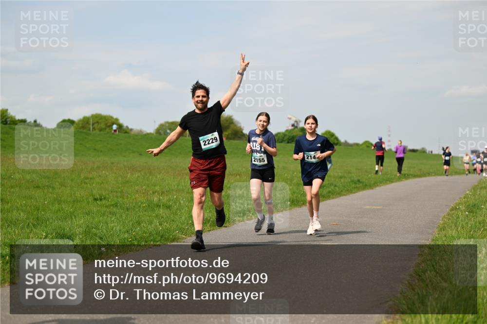 10.05.2026 - 8. Wedeler Halbmarathon Dr. Thomas Lammeyer http://msf.ph/oto/9694209 10.05.2026 11:19:04 Laufen 2229, 2155, 214 meine-sportfotos.de