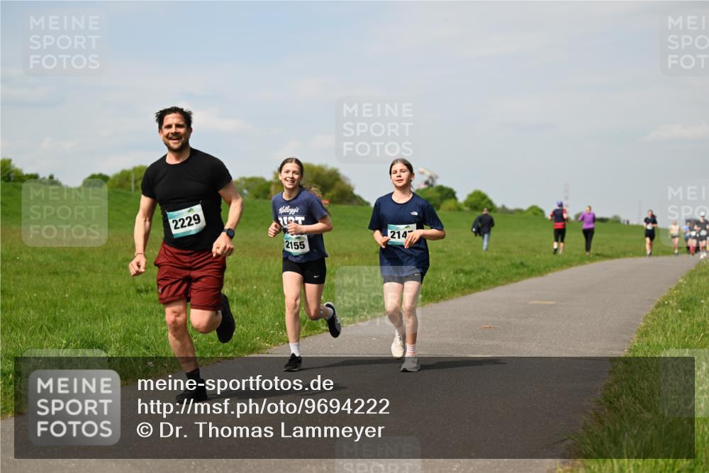 10.05.2026 - 8. Wedeler Halbmarathon Dr. Thomas Lammeyer http://msf.ph/oto/9694222 10.05.2026 11:19:05 Laufen 2229, 2155, 214 meine-sportfotos.de