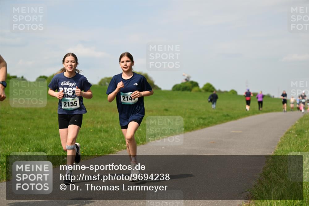 10.05.2026 - 8. Wedeler Halbmarathon Dr. Thomas Lammeyer http://msf.ph/oto/9694238 10.05.2026 11:19:06 Laufen 2155, 214 meine-sportfotos.de