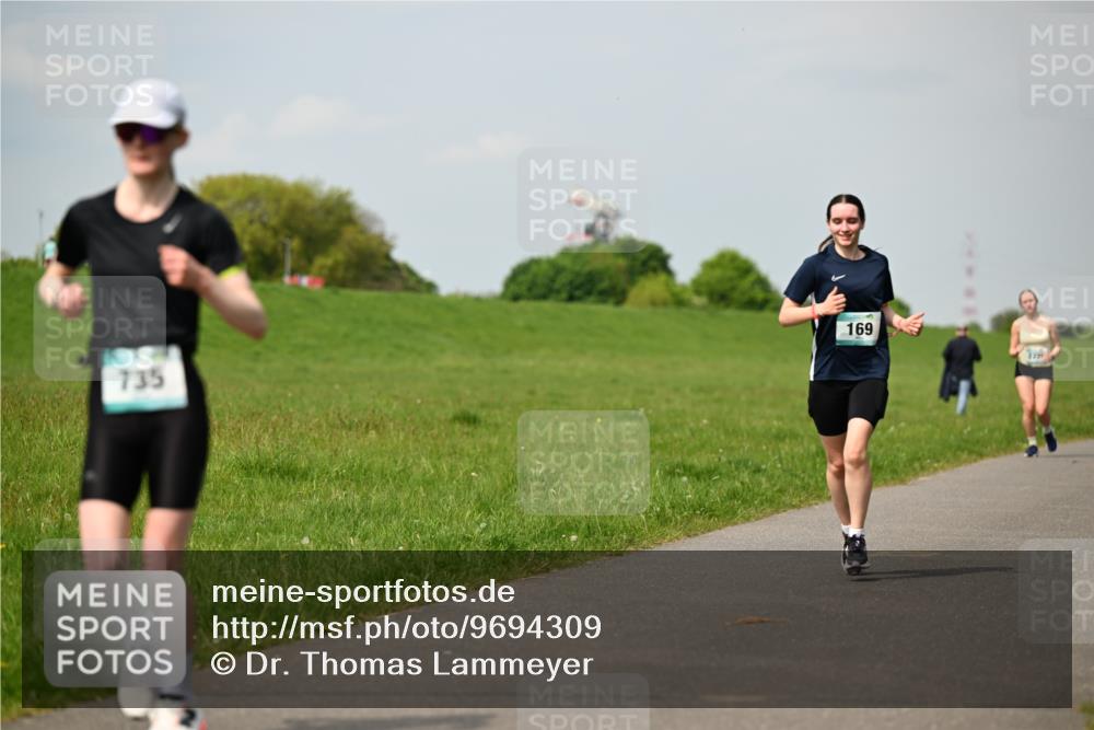 10.05.2026 - 8. Wedeler Halbmarathon Dr. Thomas Lammeyer http://msf.ph/oto/9694309 10.05.2026 11:19:19 Laufen 735, 169 meine-sportfotos.de