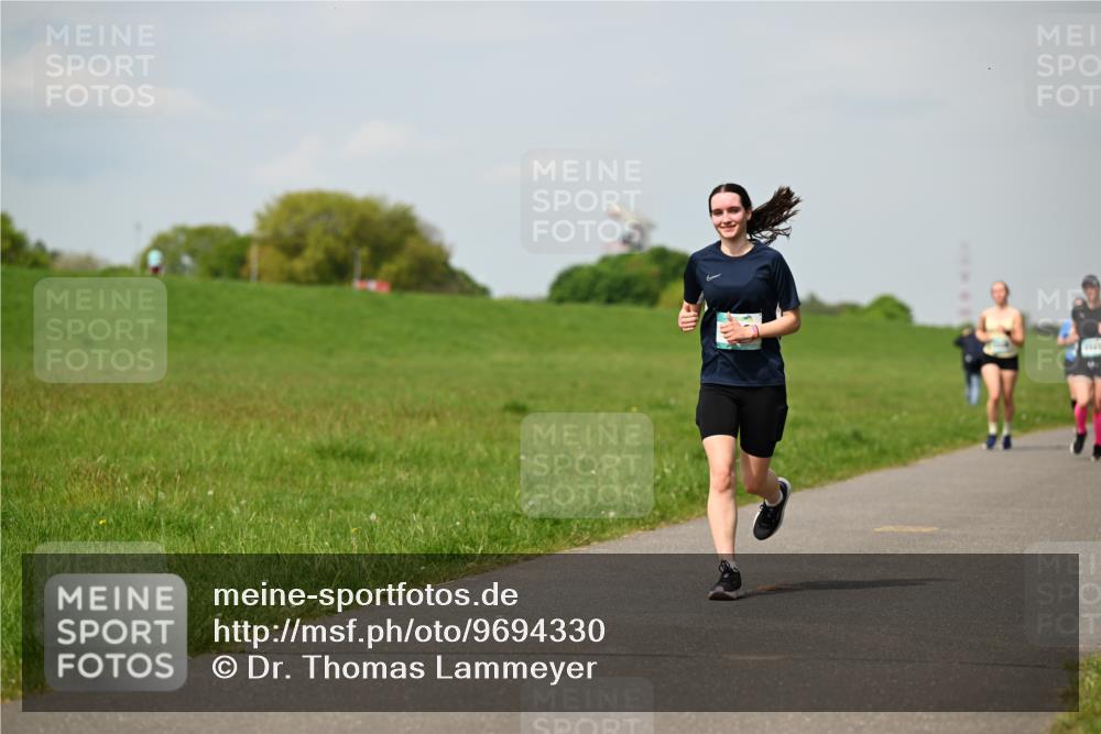 10.05.2026 - 8. Wedeler Halbmarathon Dr. Thomas Lammeyer http://msf.ph/oto/9694330 10.05.2026 11:19:20 Laufen  meine-sportfotos.de