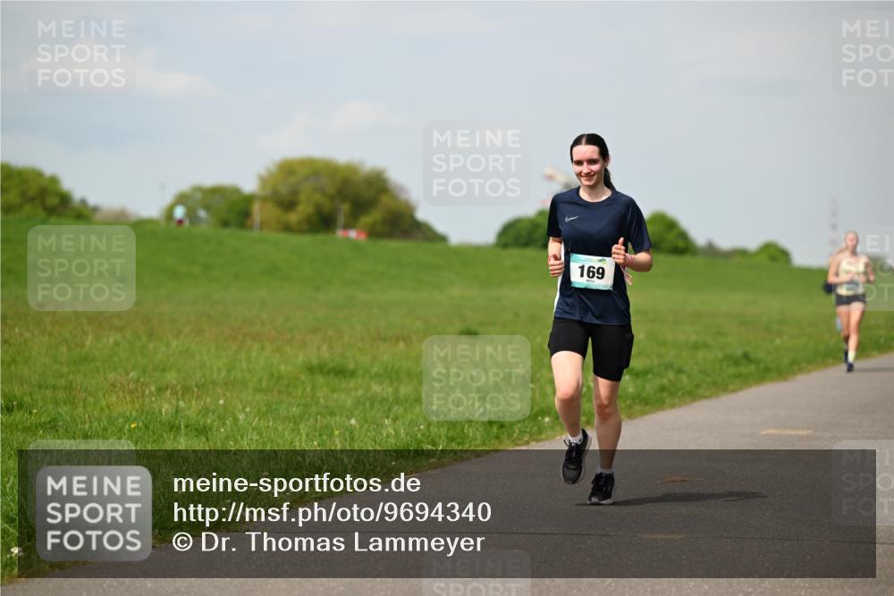 10.05.2026 - 8. Wedeler Halbmarathon Dr. Thomas Lammeyer http://msf.ph/oto/9694340 10.05.2026 11:19:20 Laufen 169 meine-sportfotos.de