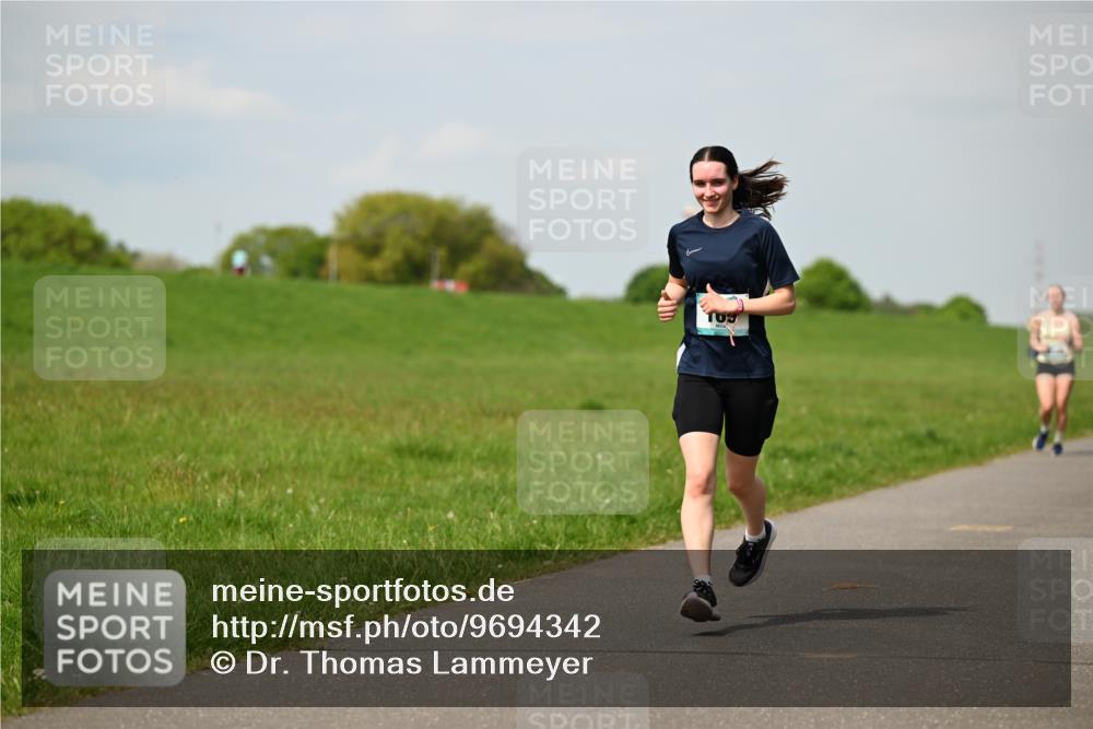 10.05.2026 - 8. Wedeler Halbmarathon Dr. Thomas Lammeyer http://msf.ph/oto/9694342 10.05.2026 11:19:20 Laufen  meine-sportfotos.de