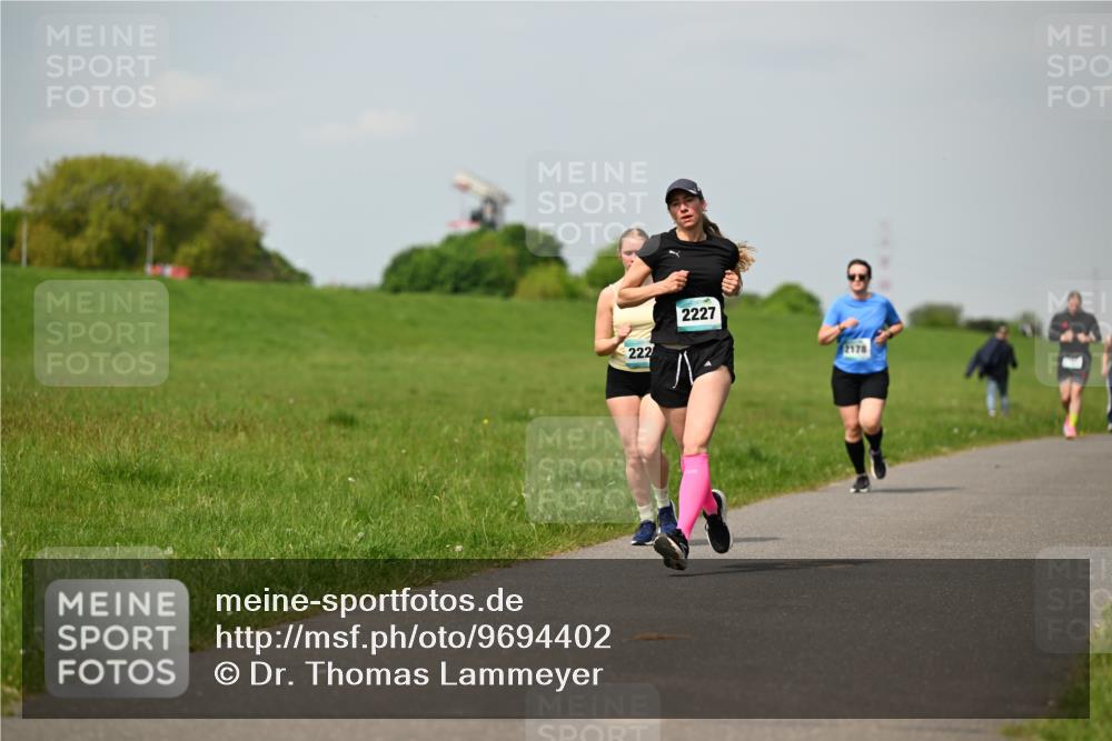 10.05.2026 - 8. Wedeler Halbmarathon Dr. Thomas Lammeyer http://msf.ph/oto/9694402 10.05.2026 11:19:25 Laufen 222, 2227, 2178 meine-sportfotos.de