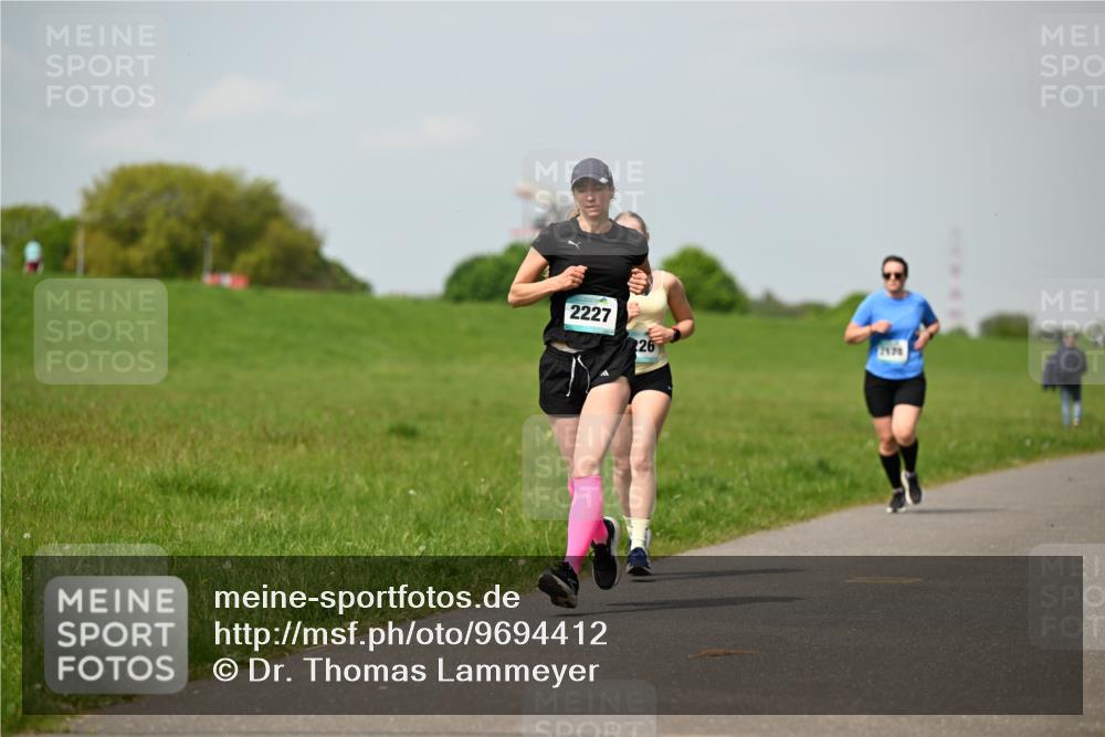 10.05.2026 - 8. Wedeler Halbmarathon Dr. Thomas Lammeyer http://msf.ph/oto/9694412 10.05.2026 11:19:26 Laufen 2227 meine-sportfotos.de