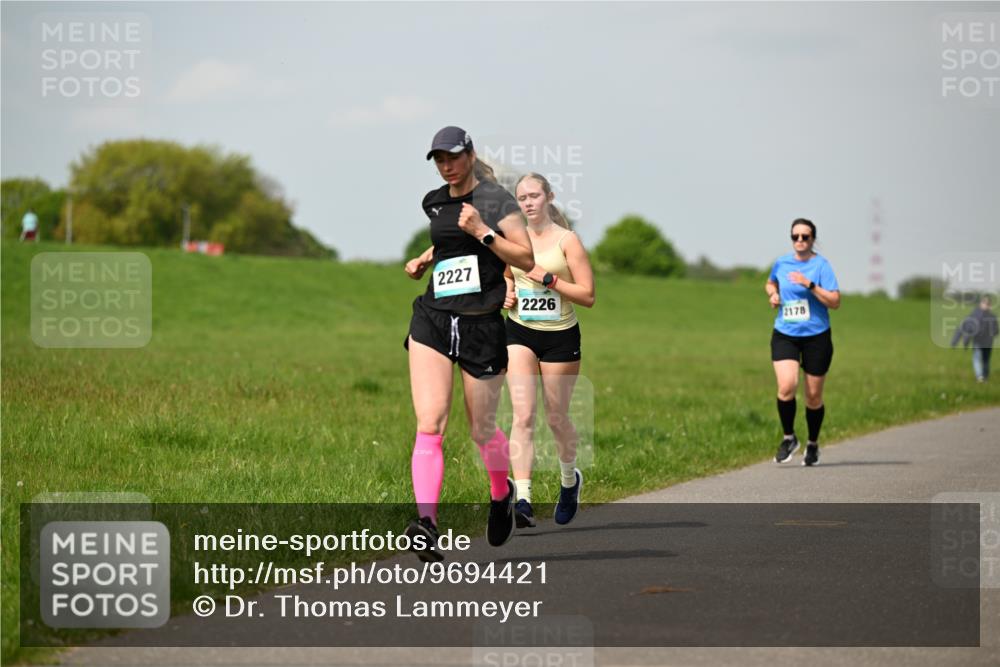 10.05.2026 - 8. Wedeler Halbmarathon Dr. Thomas Lammeyer http://msf.ph/oto/9694421 10.05.2026 11:19:26 Laufen 2227, 2226, 2178 meine-sportfotos.de