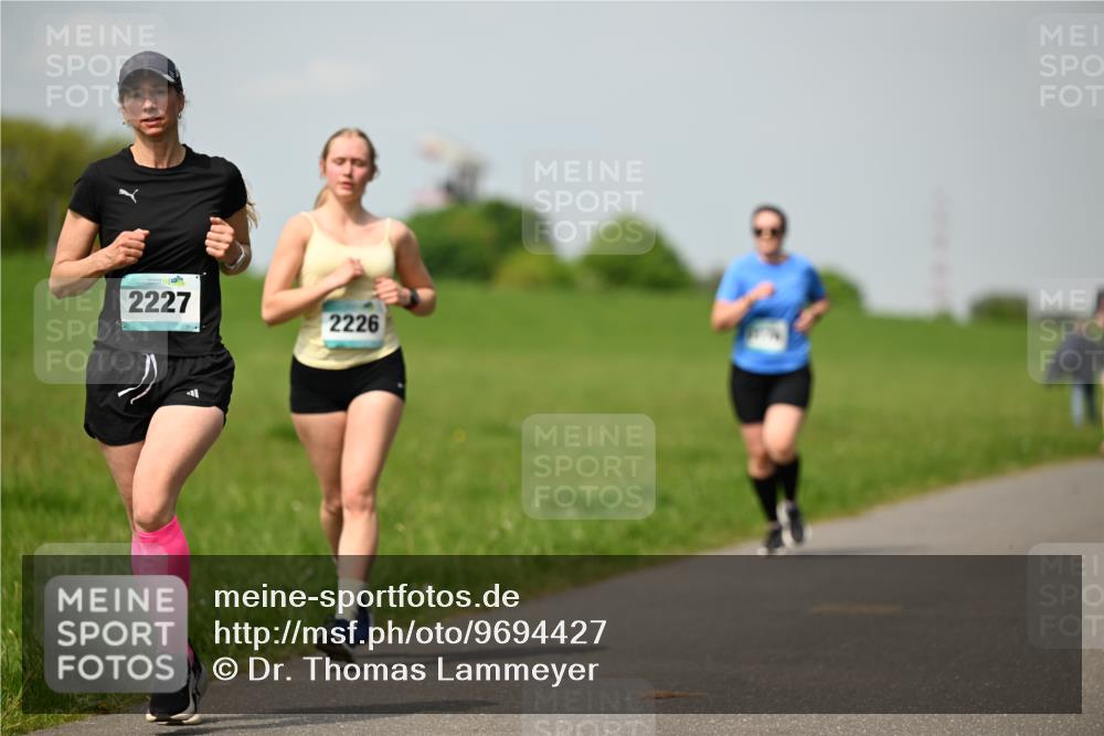 10.05.2026 - 8. Wedeler Halbmarathon Dr. Thomas Lammeyer http://msf.ph/oto/9694427 10.05.2026 11:19:27 Laufen 2227, 2226 meine-sportfotos.de