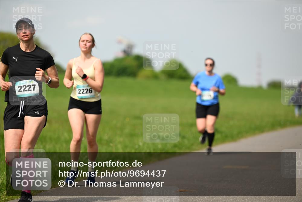 10.05.2026 - 8. Wedeler Halbmarathon Dr. Thomas Lammeyer http://msf.ph/oto/9694437 10.05.2026 11:19:28 Laufen 2227, 2226 meine-sportfotos.de