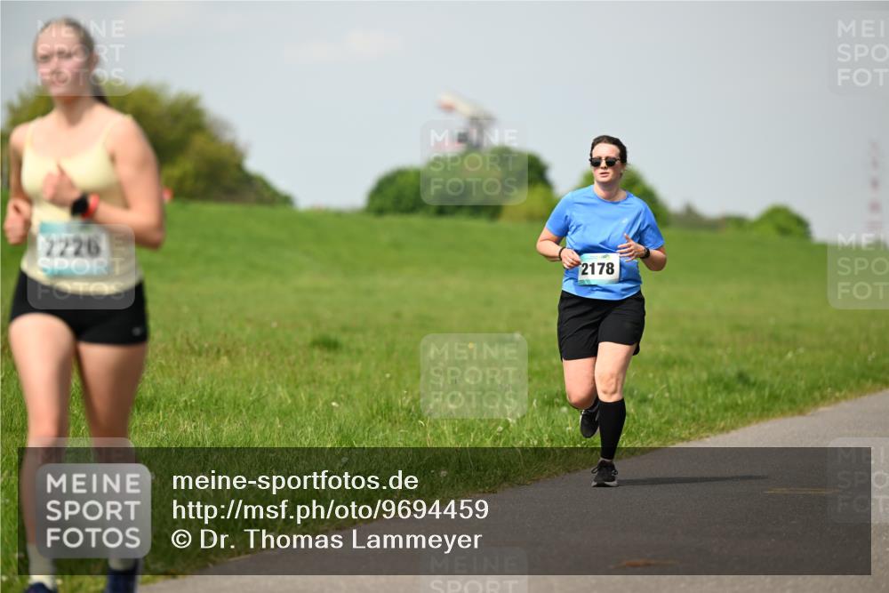 10.05.2026 - 8. Wedeler Halbmarathon Dr. Thomas Lammeyer http://msf.ph/oto/9694459 10.05.2026 11:19:29 Laufen 2226, 2178 meine-sportfotos.de