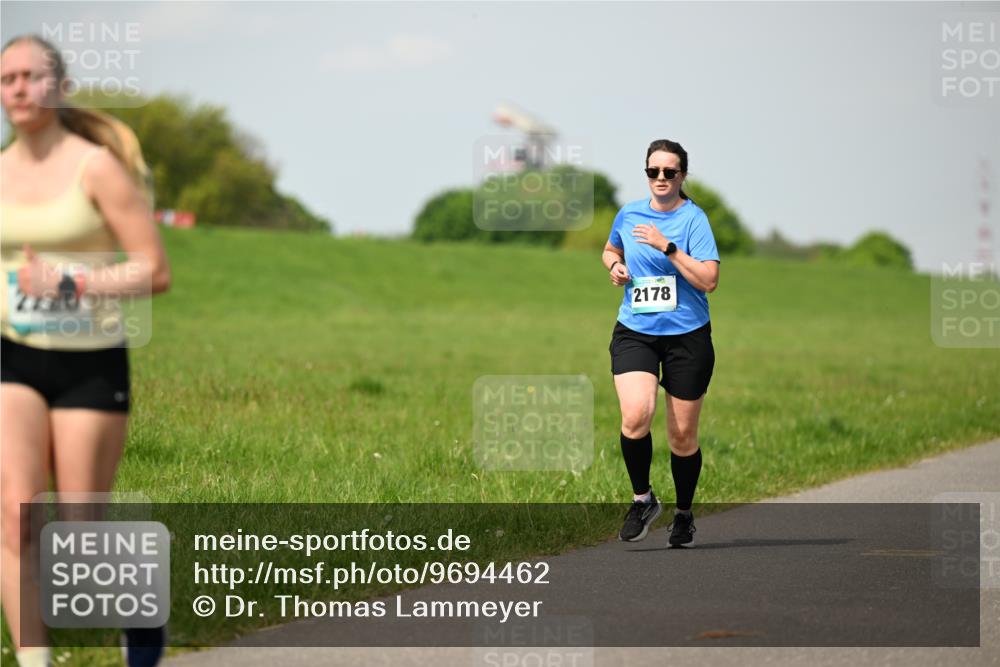 10.05.2026 - 8. Wedeler Halbmarathon Dr. Thomas Lammeyer http://msf.ph/oto/9694462 10.05.2026 11:19:29 Laufen 2178 meine-sportfotos.de