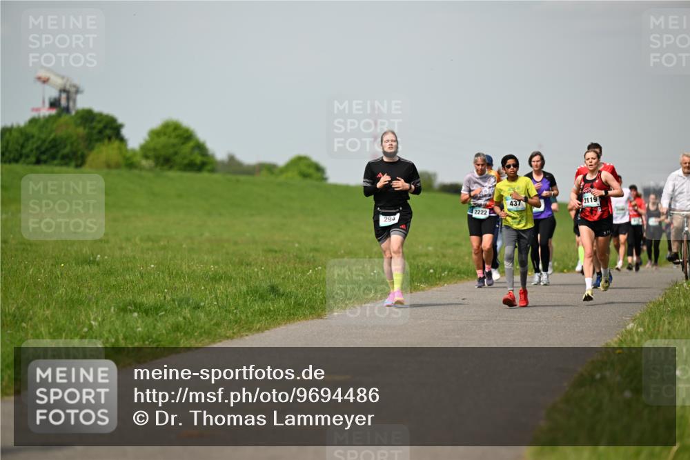 10.05.2026 - 8. Wedeler Halbmarathon Dr. Thomas Lammeyer http://msf.ph/oto/9694486 10.05.2026 11:19:32 Laufen 294, 2222, 437, 2119 meine-sportfotos.de