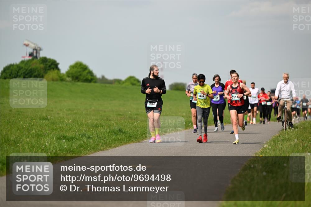 10.05.2026 - 8. Wedeler Halbmarathon Dr. Thomas Lammeyer http://msf.ph/oto/9694498 10.05.2026 11:19:33 Laufen 294, 437, 711, 2115 meine-sportfotos.de