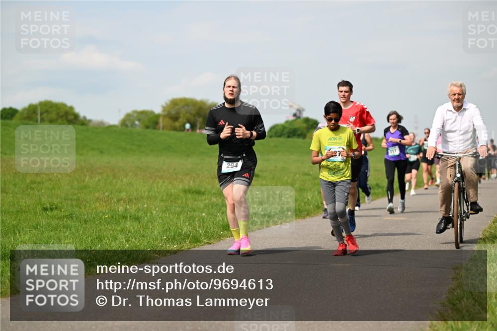 10.05.2026 - 8. Wedeler Halbmarathon Dr. Thomas Lammeyer http://msf.ph/oto/9694613 10.05.2026 11:19:41 Laufen 294, 711 meine-sportfotos.de