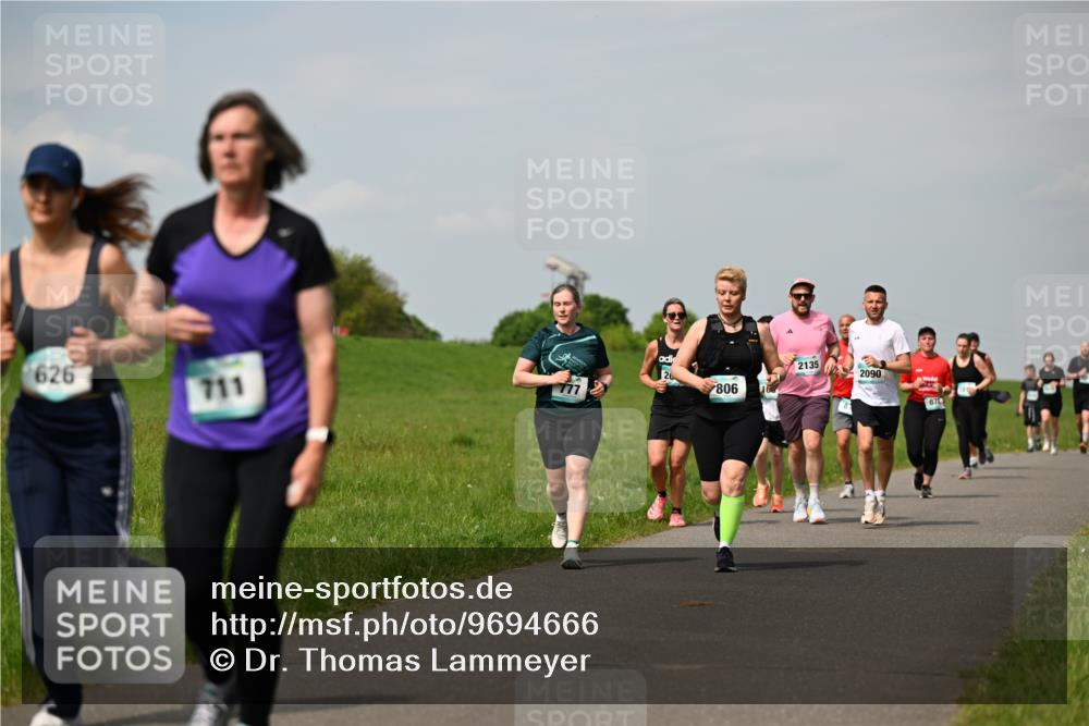10.05.2026 - 8. Wedeler Halbmarathon Dr. Thomas Lammeyer http://msf.ph/oto/9694666 10.05.2026 11:19:47 Laufen 2135, 2090, 626, 711, 806, 870 meine-sportfotos.de