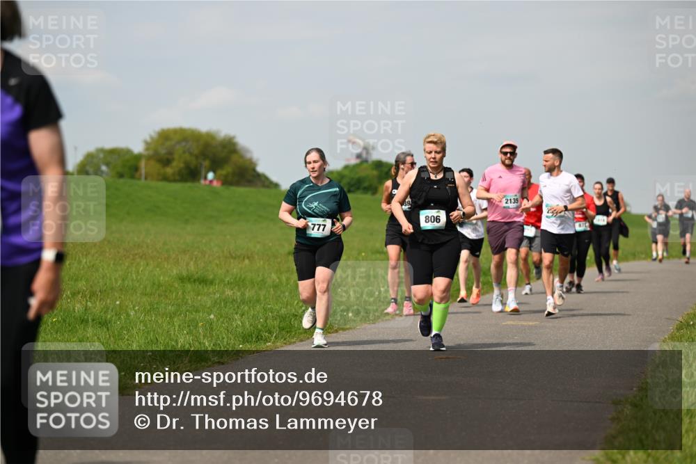10.05.2026 - 8. Wedeler Halbmarathon Dr. Thomas Lammeyer http://msf.ph/oto/9694678 10.05.2026 11:19:48 Laufen 777, 806, 2135 meine-sportfotos.de