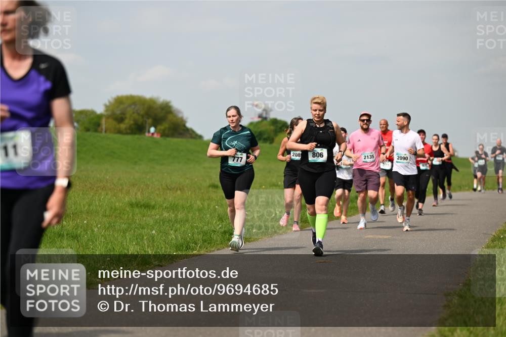 10.05.2026 - 8. Wedeler Halbmarathon Dr. Thomas Lammeyer http://msf.ph/oto/9694685 10.05.2026 11:19:48 Laufen 208, 806, 2135, 2090 meine-sportfotos.de