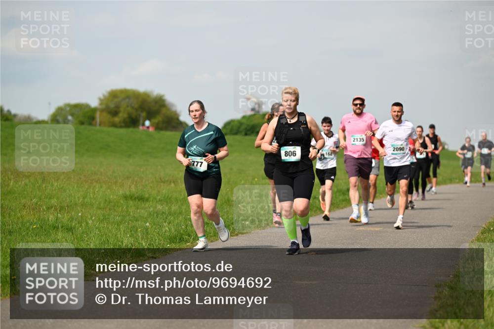 10.05.2026 - 8. Wedeler Halbmarathon Dr. Thomas Lammeyer http://msf.ph/oto/9694692 10.05.2026 11:19:48 Laufen 777, 806, 168, 2135, 2090 meine-sportfotos.de