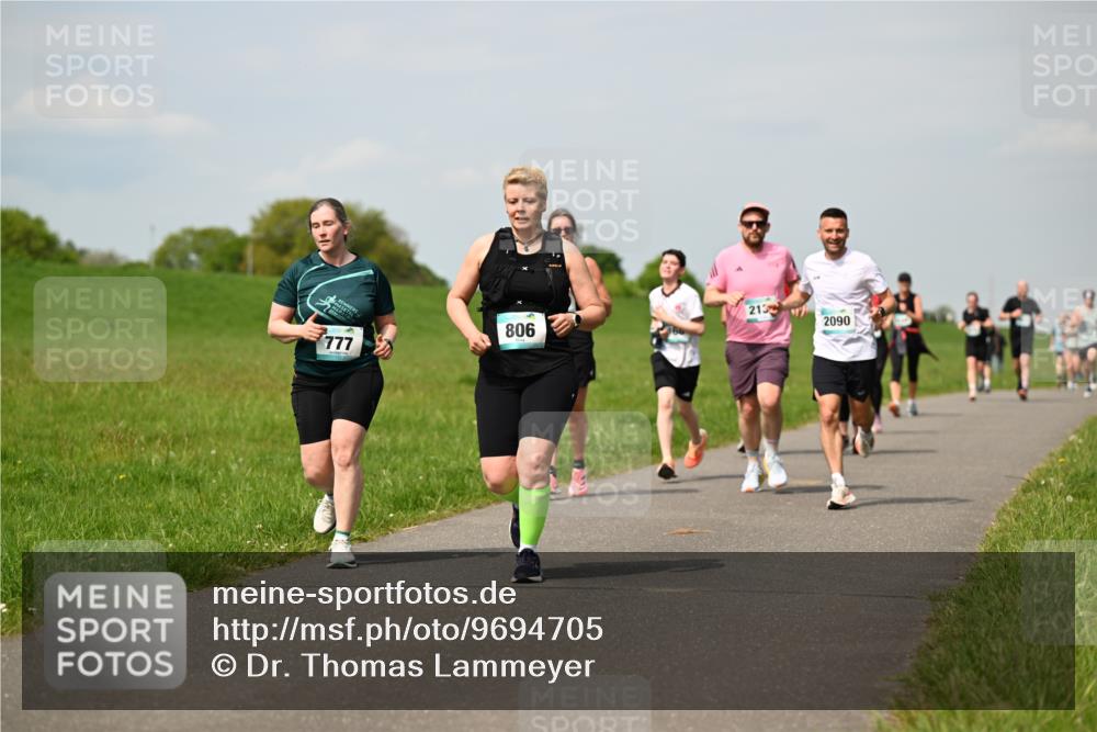 10.05.2026 - 8. Wedeler Halbmarathon Dr. Thomas Lammeyer http://msf.ph/oto/9694705 10.05.2026 11:19:49 Laufen 777, 806, 213, 2090 meine-sportfotos.de