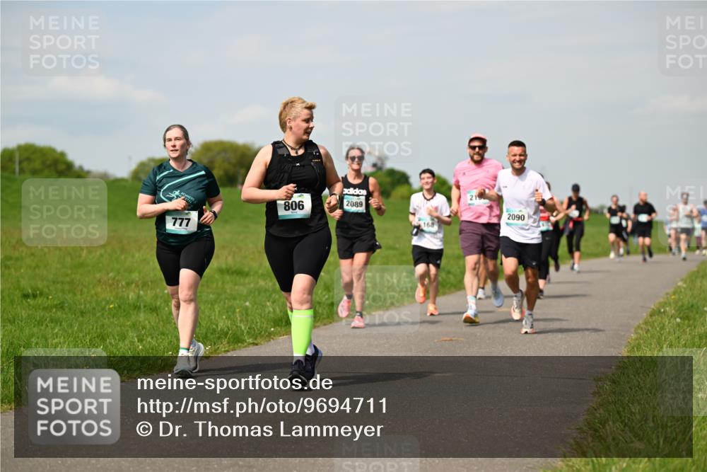 10.05.2026 - 8. Wedeler Halbmarathon Dr. Thomas Lammeyer http://msf.ph/oto/9694711 10.05.2026 11:19:50 Laufen 777, 806, 2089, 168, 2090 meine-sportfotos.de