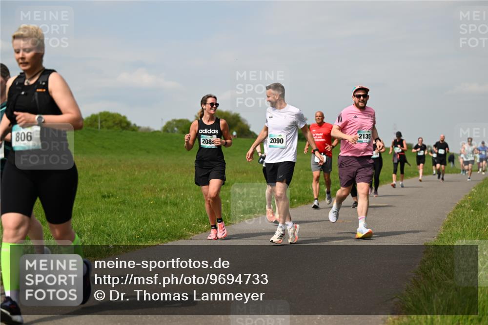 10.05.2026 - 8. Wedeler Halbmarathon Dr. Thomas Lammeyer http://msf.ph/oto/9694733 10.05.2026 11:19:52 Laufen 806, 2135, 208, 2090 meine-sportfotos.de