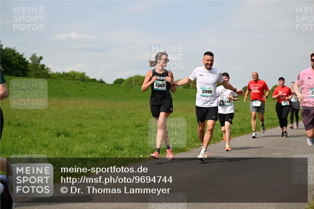 10.05.2026 - 8. Wedeler Halbmarathon Dr. Thomas Lammeyer http://msf.ph/oto/9694744 10.05.2026 11:19:52 Laufen 2089, 2090, 168, 873, 872 meine-sportfotos.de