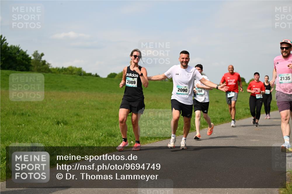 10.05.2026 - 8. Wedeler Halbmarathon Dr. Thomas Lammeyer http://msf.ph/oto/9694749 10.05.2026 11:19:53 Laufen 2089, 2090, 168, 877, 2135 meine-sportfotos.de