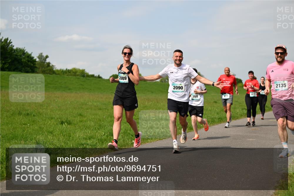 10.05.2026 - 8. Wedeler Halbmarathon Dr. Thomas Lammeyer http://msf.ph/oto/9694751 10.05.2026 11:19:53 Laufen 2089, 2090, 168, 2135, 873, 872 meine-sportfotos.de