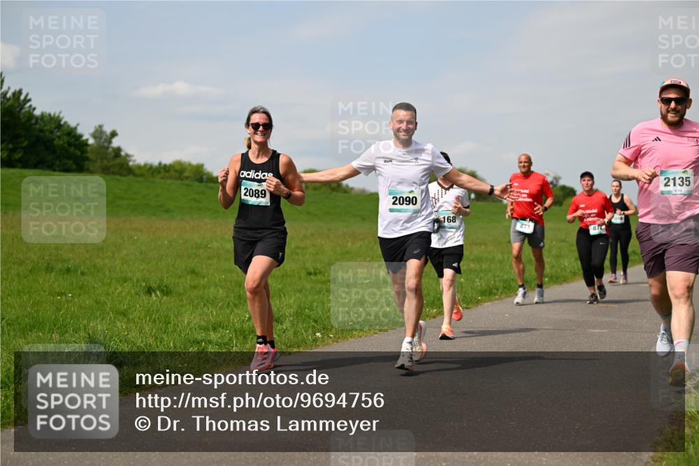 10.05.2026 - 8. Wedeler Halbmarathon Dr. Thomas Lammeyer http://msf.ph/oto/9694756 10.05.2026 11:19:53 Laufen 2089, 2090, 168, 873, 2135, 162 meine-sportfotos.de