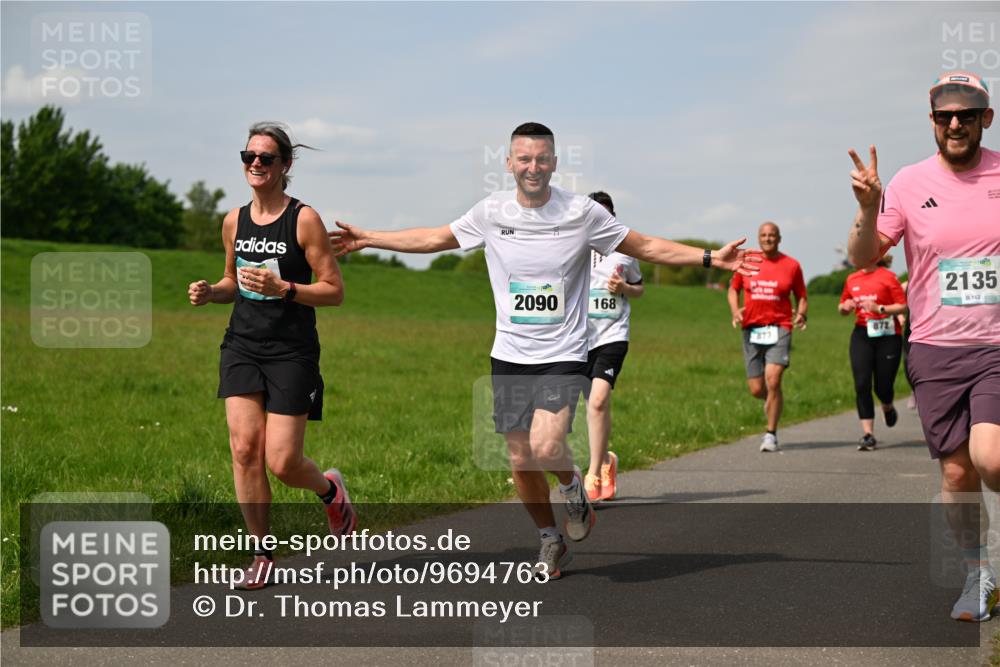 10.05.2026 - 8. Wedeler Halbmarathon Dr. Thomas Lammeyer http://msf.ph/oto/9694763 10.05.2026 11:19:54 Laufen 2090, 168, 872, 2135, 162 meine-sportfotos.de