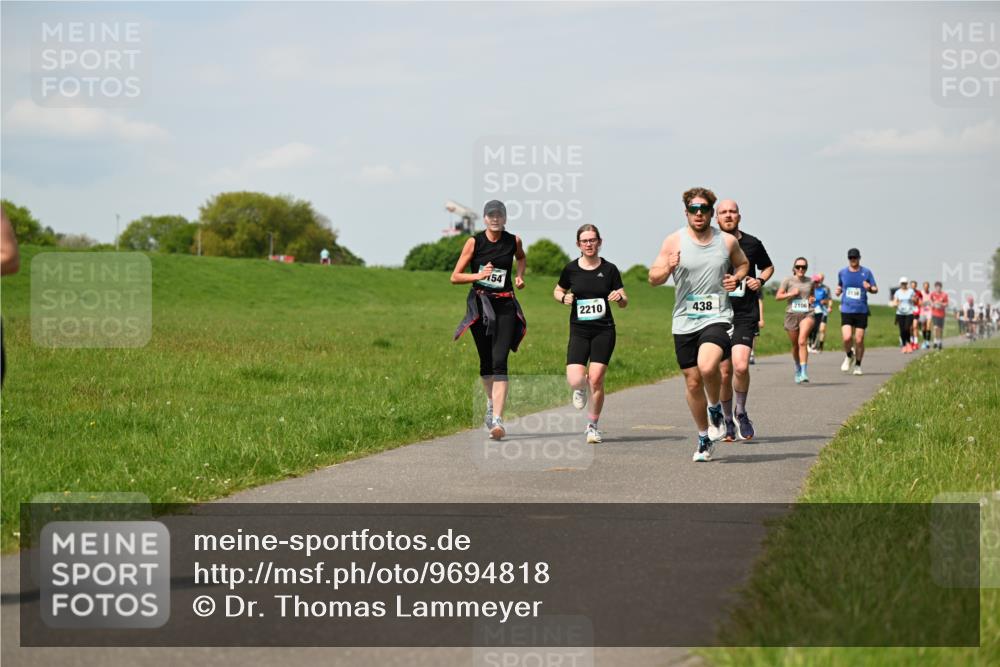 10.05.2026 - 8. Wedeler Halbmarathon Dr. Thomas Lammeyer http://msf.ph/oto/9694818 10.05.2026 11:19:58 Laufen 154, 2210, 438, 2106, 2134 meine-sportfotos.de