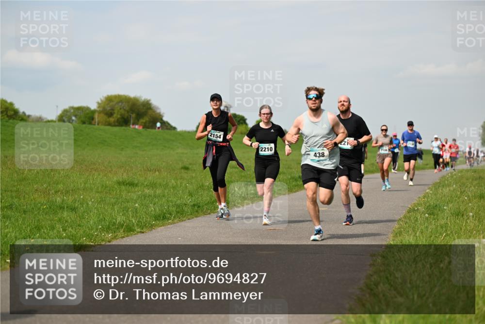 10.05.2026 - 8. Wedeler Halbmarathon Dr. Thomas Lammeyer http://msf.ph/oto/9694827 10.05.2026 11:19:59 Laufen 2154, 2106, 2210, 438, 2138 meine-sportfotos.de