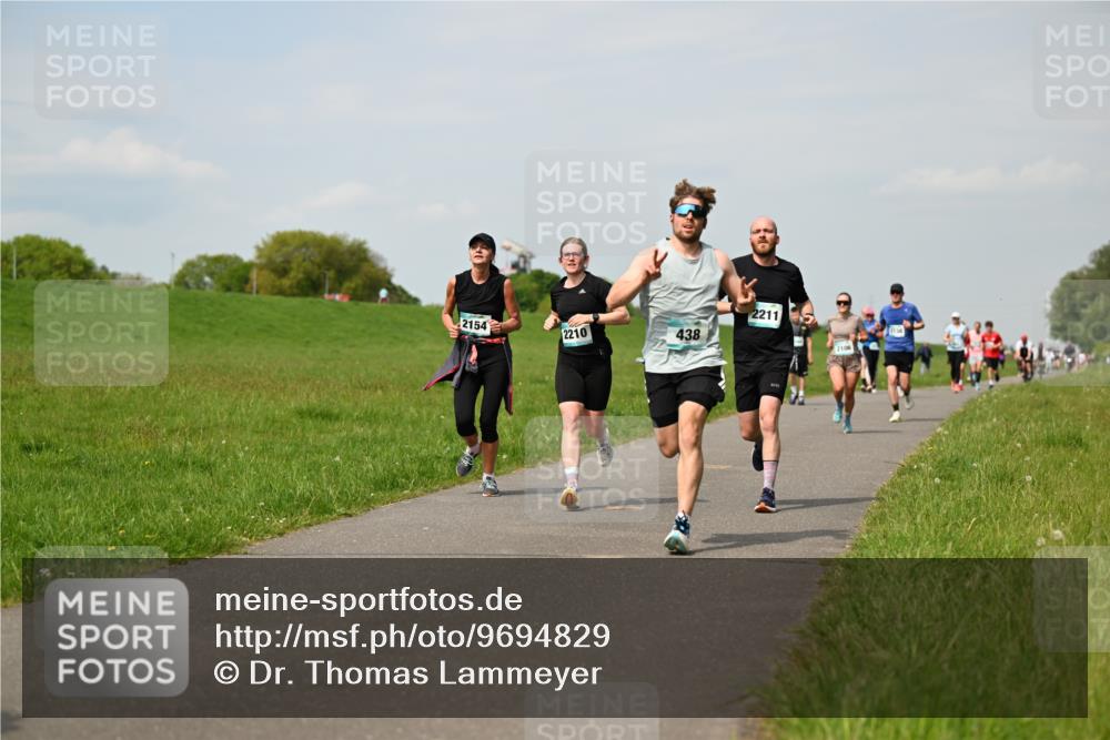 10.05.2026 - 8. Wedeler Halbmarathon Dr. Thomas Lammeyer http://msf.ph/oto/9694829 10.05.2026 11:19:59 Laufen 2154, 2210, 438, 2211, 2106 meine-sportfotos.de