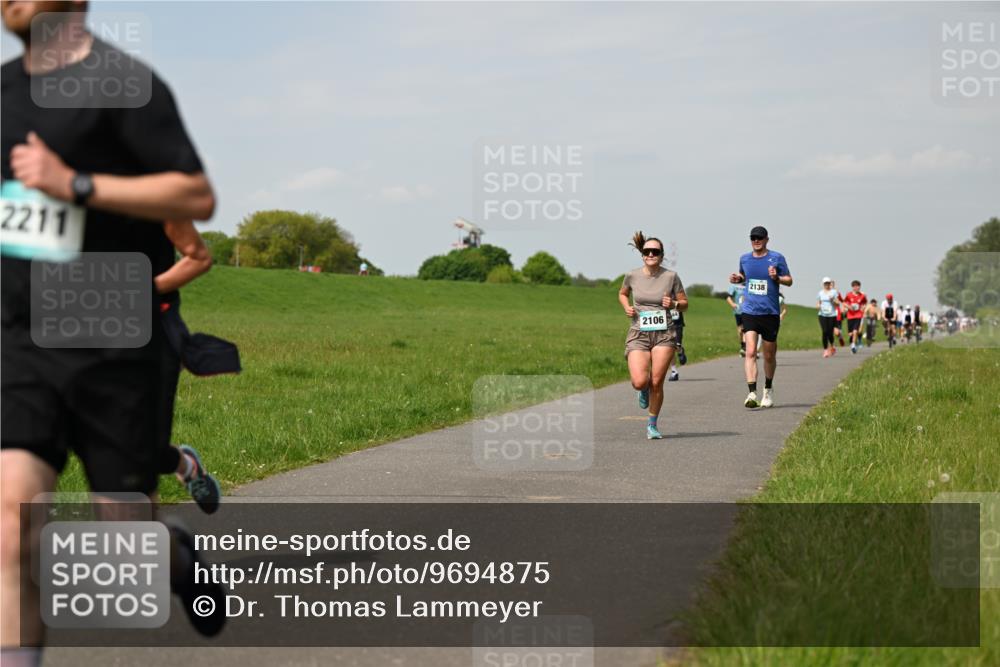 10.05.2026 - 8. Wedeler Halbmarathon Dr. Thomas Lammeyer http://msf.ph/oto/9694875 10.05.2026 11:20:02 Laufen 2211, 2106, 2138 meine-sportfotos.de