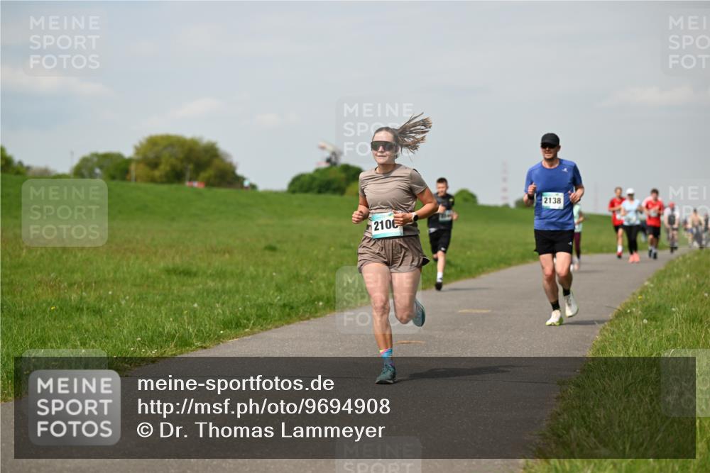 10.05.2026 - 8. Wedeler Halbmarathon Dr. Thomas Lammeyer http://msf.ph/oto/9694908 10.05.2026 11:20:04 Laufen 2100, 2138 meine-sportfotos.de