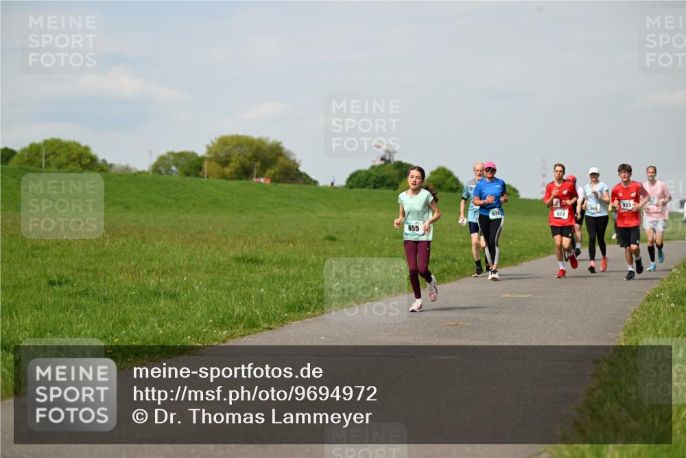10.05.2026 - 8. Wedeler Halbmarathon Dr. Thomas Lammeyer http://msf.ph/oto/9694972 10.05.2026 11:20:11 Laufen 933, 865, 970, 927, 655 meine-sportfotos.de