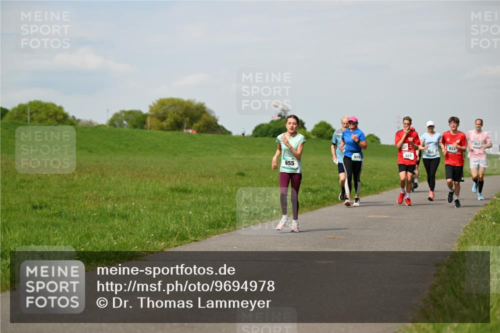 10.05.2026 - 8. Wedeler Halbmarathon Dr. Thomas Lammeyer http://msf.ph/oto/9694978 10.05.2026 11:20:11 Laufen 865, 927, 970, 655, 933 meine-sportfotos.de