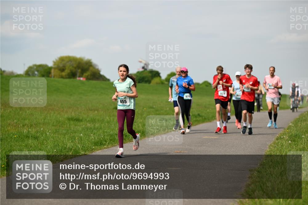 10.05.2026 - 8. Wedeler Halbmarathon Dr. Thomas Lammeyer http://msf.ph/oto/9694993 10.05.2026 11:20:12 Laufen 655, 970, 927, 933 meine-sportfotos.de