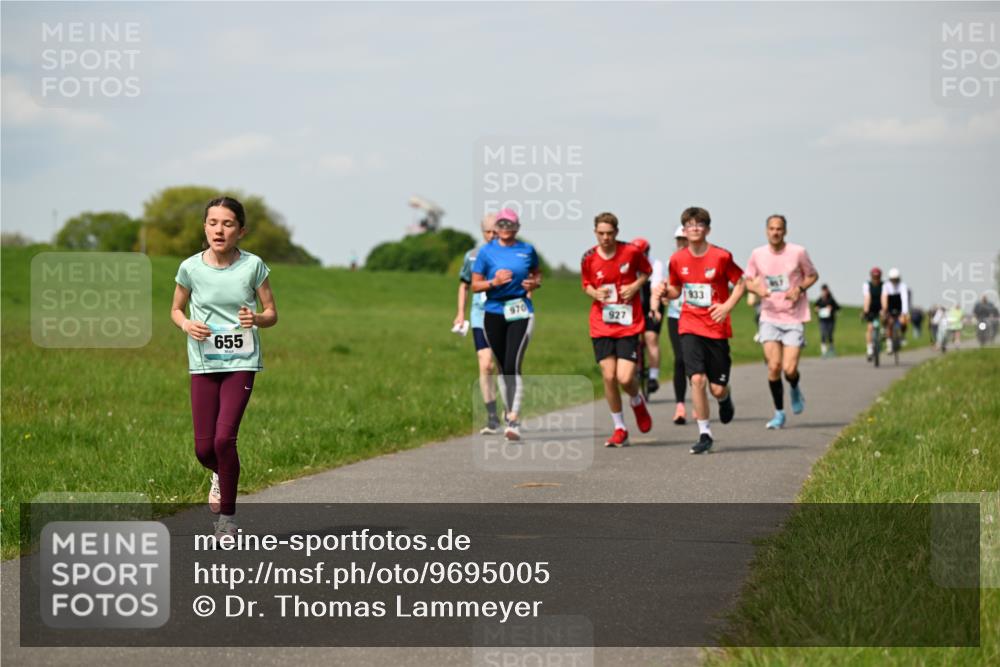 10.05.2026 - 8. Wedeler Halbmarathon Dr. Thomas Lammeyer http://msf.ph/oto/9695005 10.05.2026 11:20:13 Laufen 655, 970, 927, 933 meine-sportfotos.de