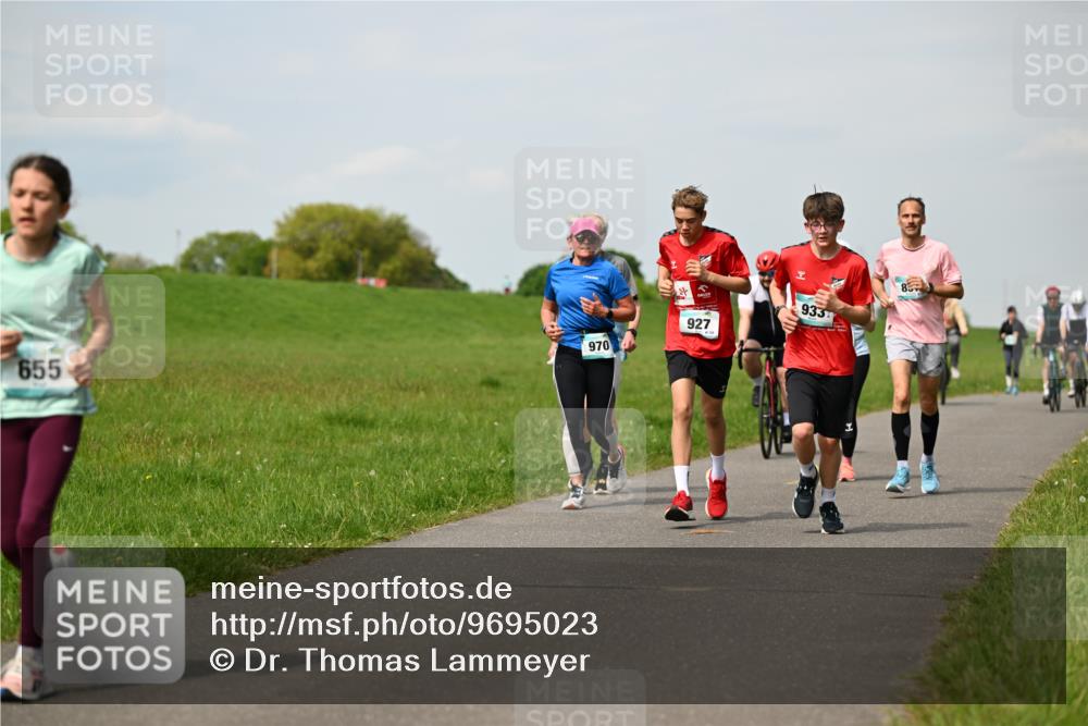 10.05.2026 - 8. Wedeler Halbmarathon Dr. Thomas Lammeyer http://msf.ph/oto/9695023 10.05.2026 11:20:14 Laufen 655, 970, 927, 933 meine-sportfotos.de