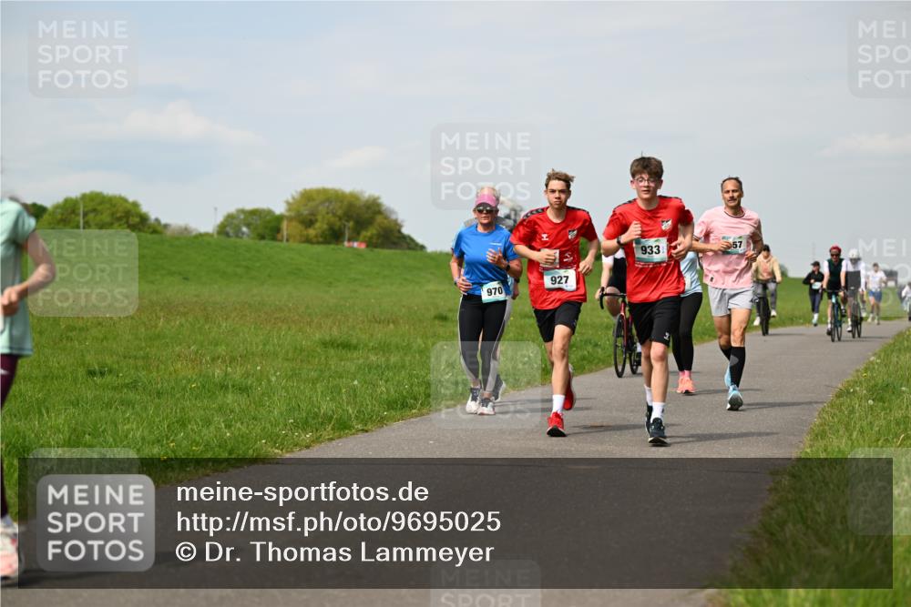 10.05.2026 - 8. Wedeler Halbmarathon Dr. Thomas Lammeyer http://msf.ph/oto/9695025 10.05.2026 11:20:15 Laufen 970, 927, 933 meine-sportfotos.de